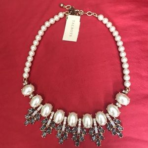 Beautiful costume necklace!!